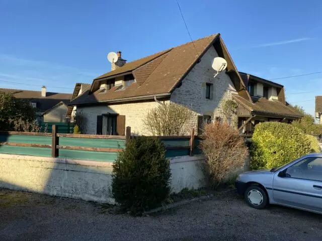Photo 8 du bien Maison de village 5 pièces de 120 m² à Bierry-les-Belles-Fontaines (89420)