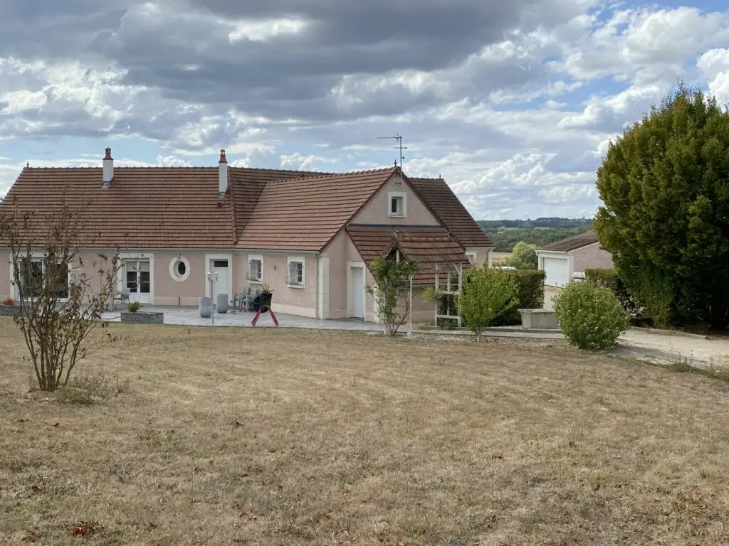 Photo 2 du bien Propriete – 200 m² – 8 pièces Escamps 89240